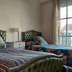 Muy Amplio Departamento En El Centro A Cuadras Del Mar Y Casino